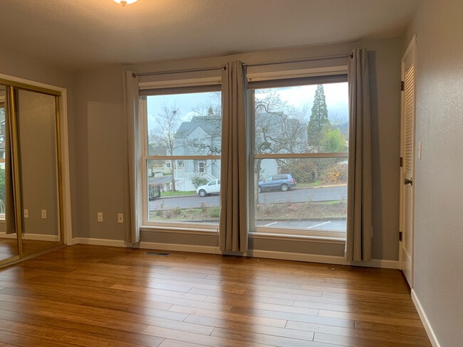 Building Photo - 319 Glenn St