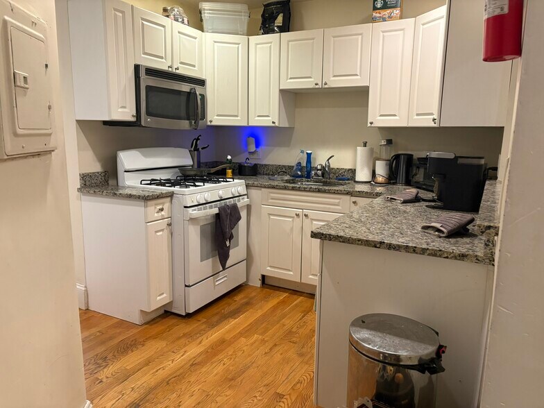 Building Photo - 56 Egmont St