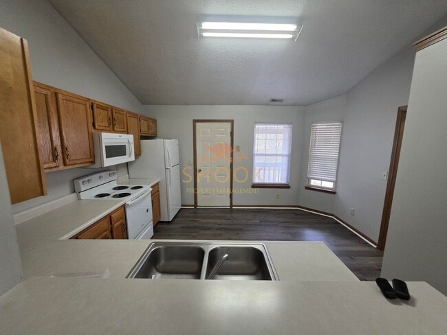 Building Photo - 2221 Bridgewater Cir