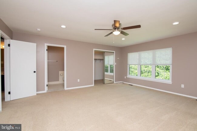 Building Photo - 322 Kings Croft Dr