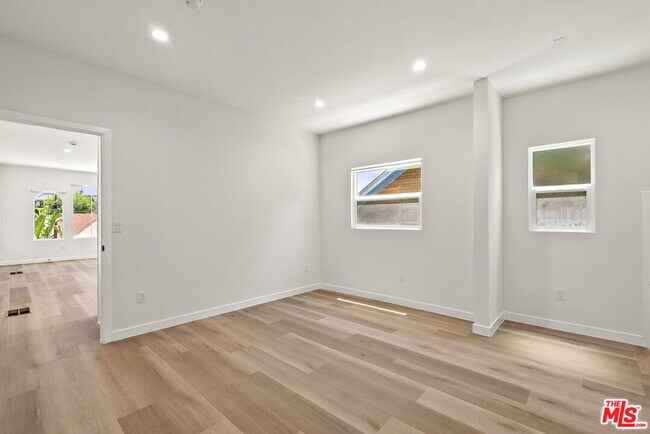 Building Photo - 1305 Lucile Ave