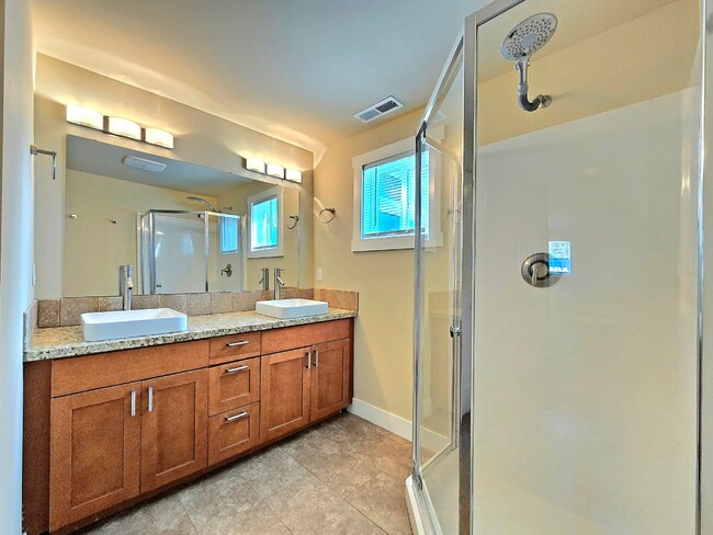 Building Photo - 3 Bedroom Home in Sedro Woolley Available Now