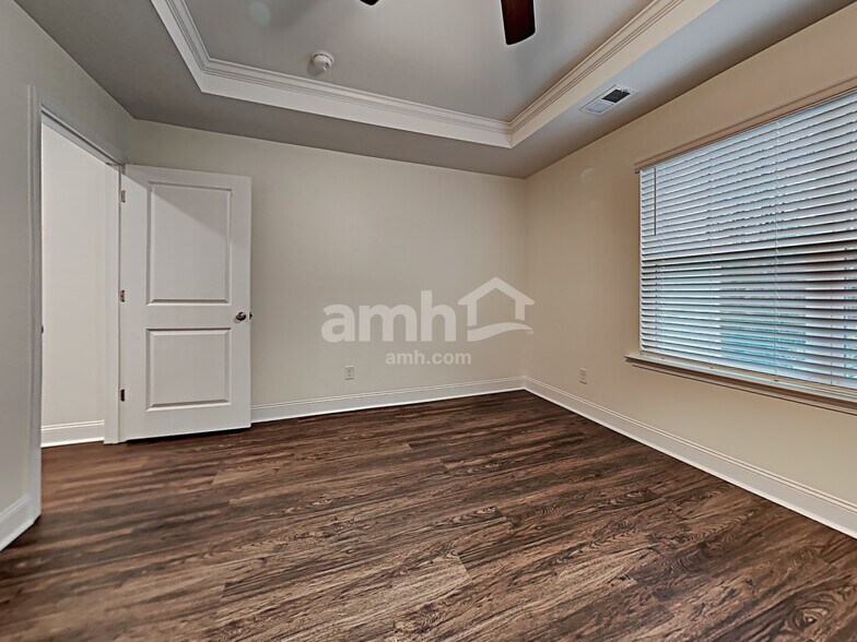 Building Photo - 1818 Produce Ln