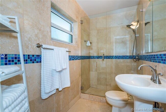 Building Photo - 1223 Seminole Dr