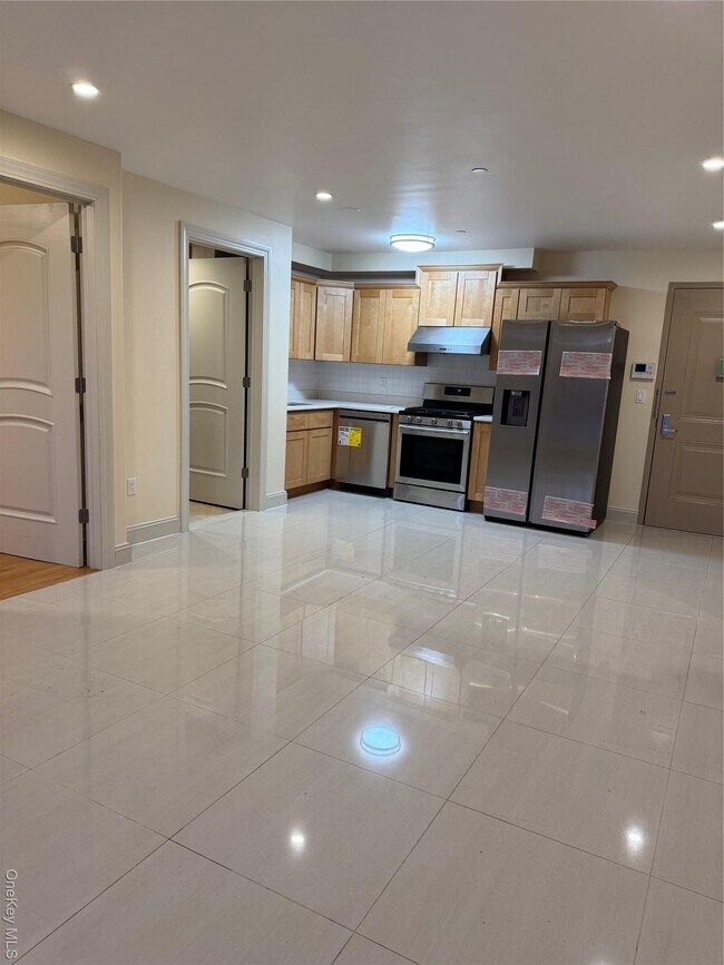 Building Photo - 65-38 Austin St