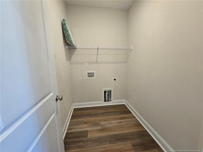 Building Photo - 111 Pine Needle Dr