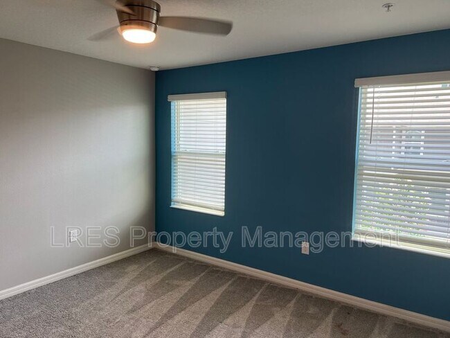 Building Photo - 2271 Hollyberry Wy