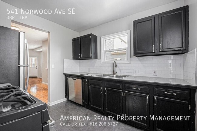 Building Photo - 541 Norwood Ave SE