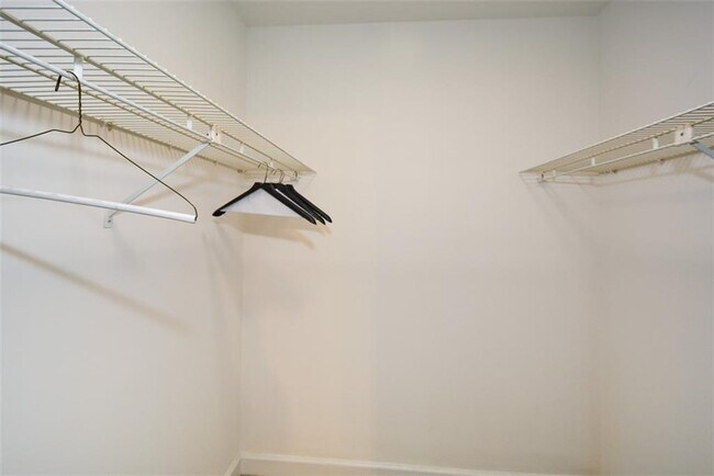 Building Photo - 607 Lismore SE
