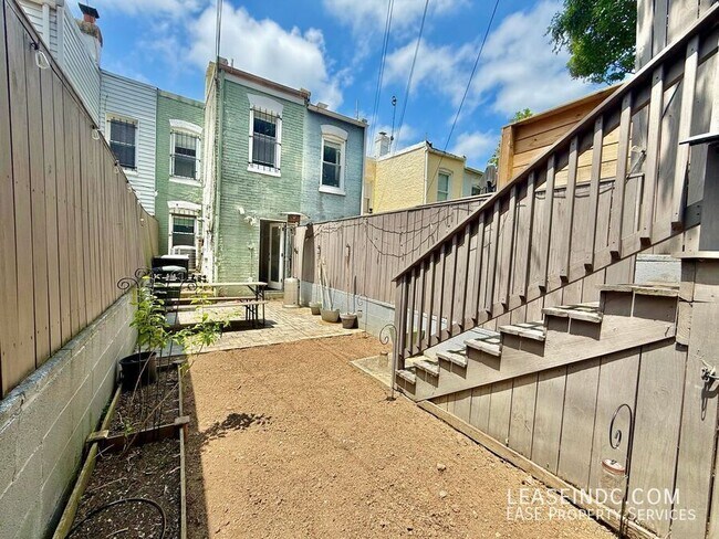 Building Photo - 2333 17th St NW