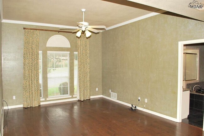 Building Photo - 3 Sand Piper