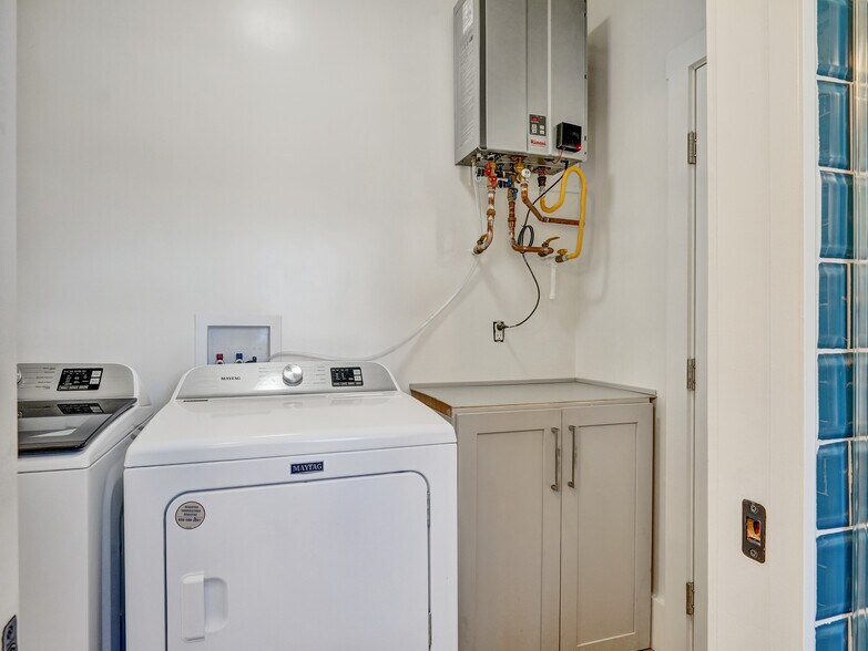 Building Photo - 1075 43rd St