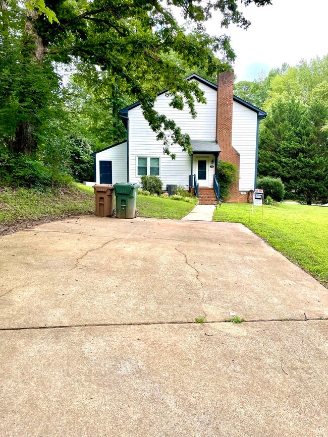 Building Photo - 102 Chevis Dr