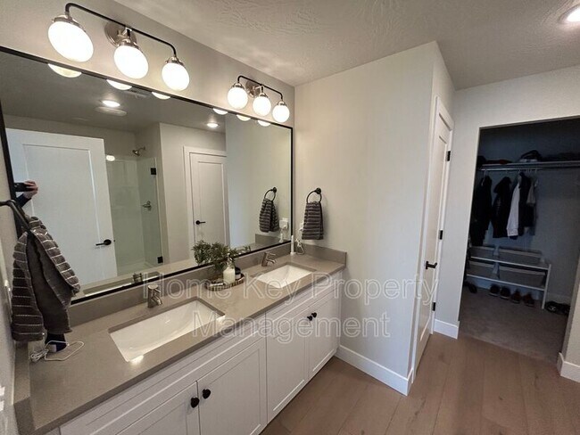 Building Photo - 3954 Razor Dr