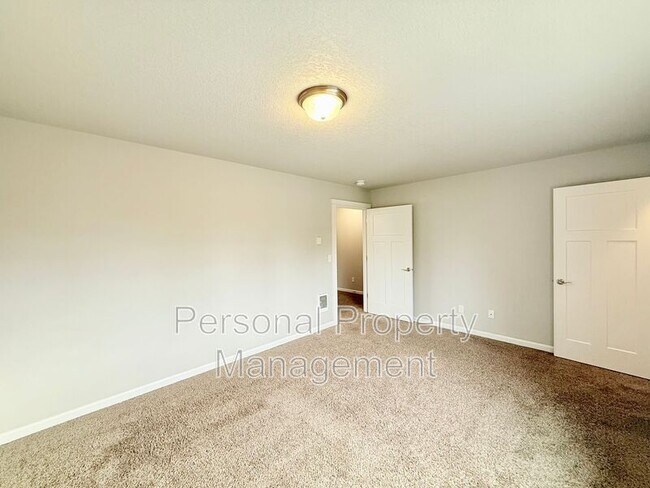 Building Photo - 12600 NE 49th St