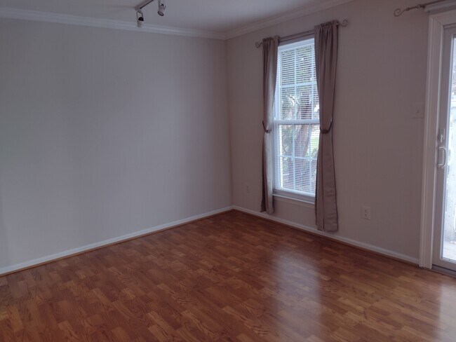 Building Photo - 83 Avon Ln