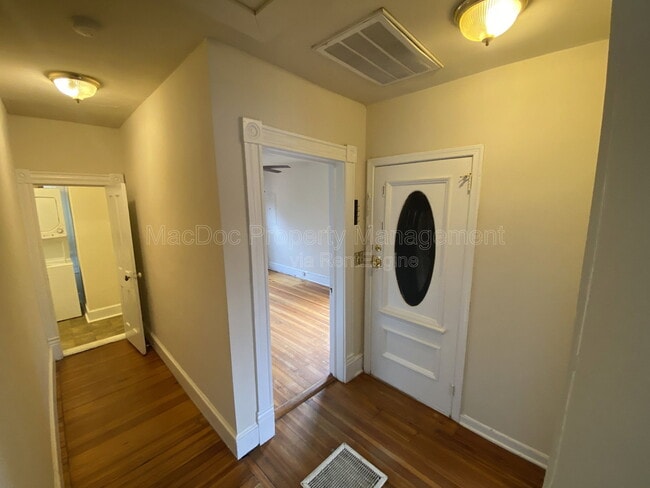 Building Photo - 320 Wolfe St