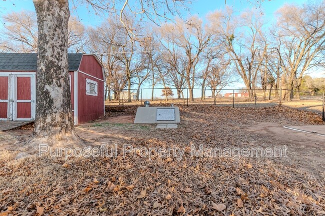 Building Photo - 607 Bob White Dr