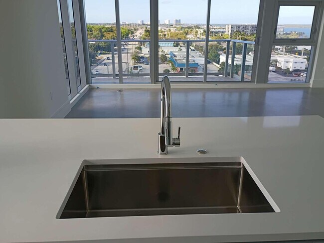 Building Photo - 220 Lake Shore Dr