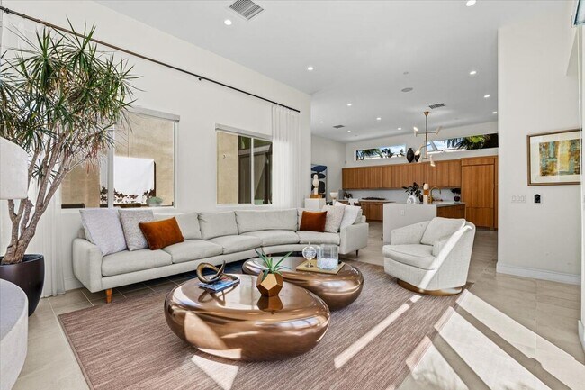 Building Photo - 446 Fountain Dr