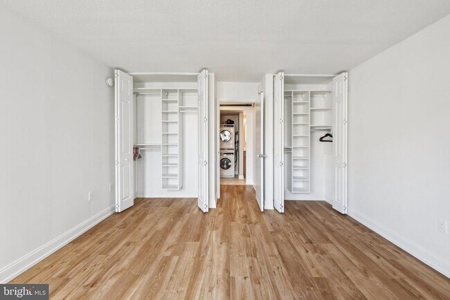 Building Photo - 1420 Locust St