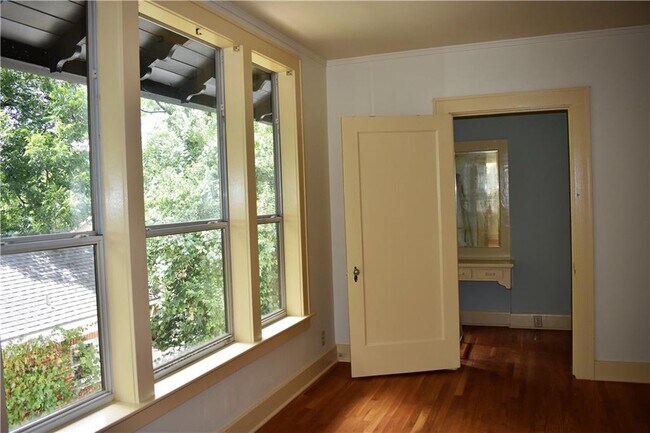 Building Photo - 503 Texas Ave