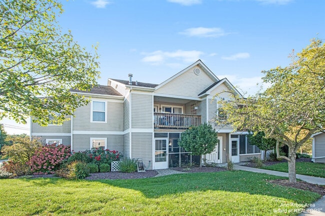 Building Photo - 1551 Oakfield Dr