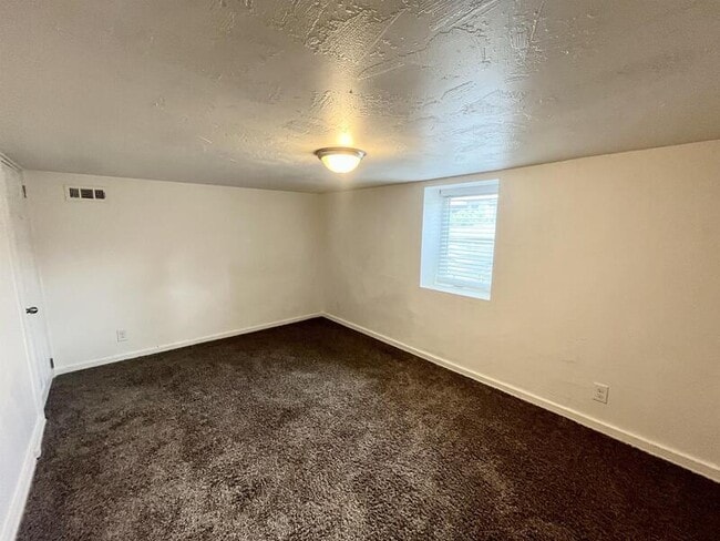 Building Photo - 379 E 800 S