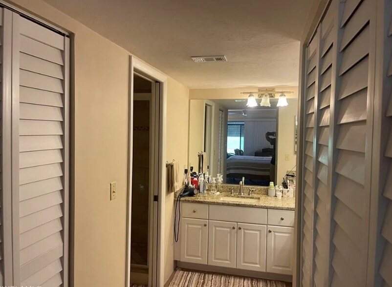 Master Bath - 5770 Trailwinds Dr