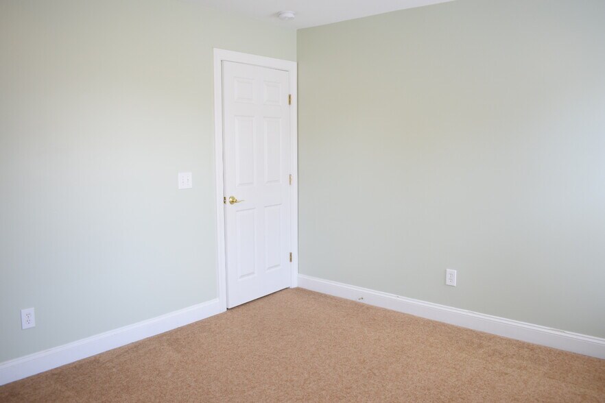 Building Photo - 1305 Wakefield Ct