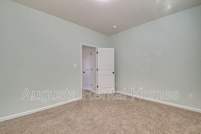 Building Photo - 633 Colston Ave