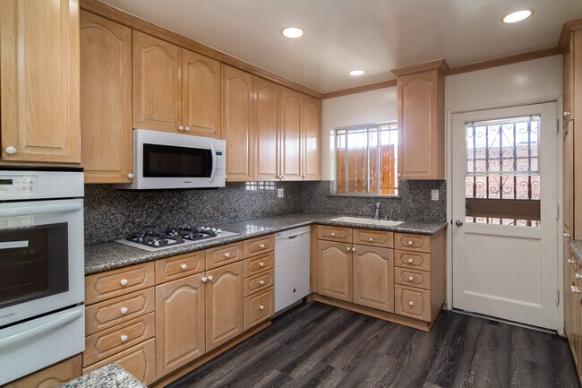 Building Photo - 1108 S Corning St