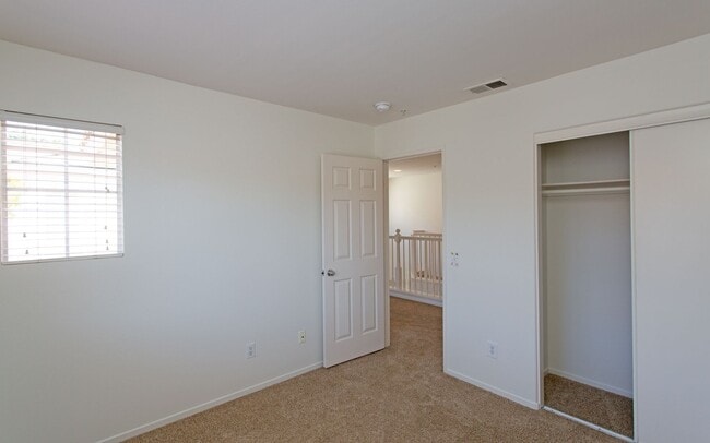 Building Photo - Spacious Home within the Legends Community...