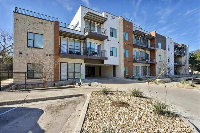 Building Photo - 207 W Johanna St