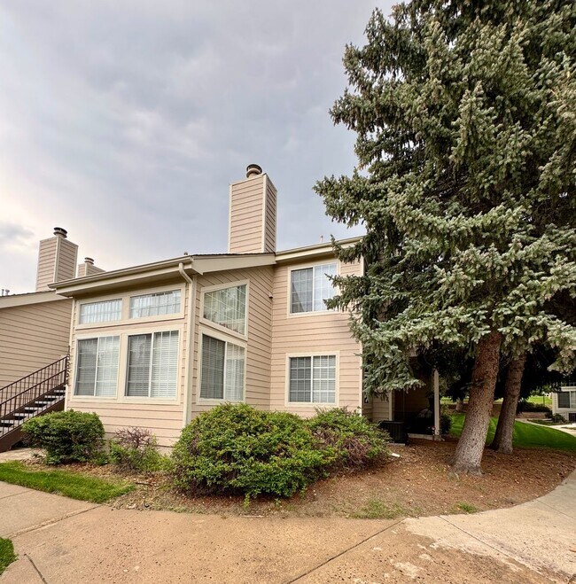 Building Photo - 2 Bedroom 1 Bath In Aurora Available NOW!!