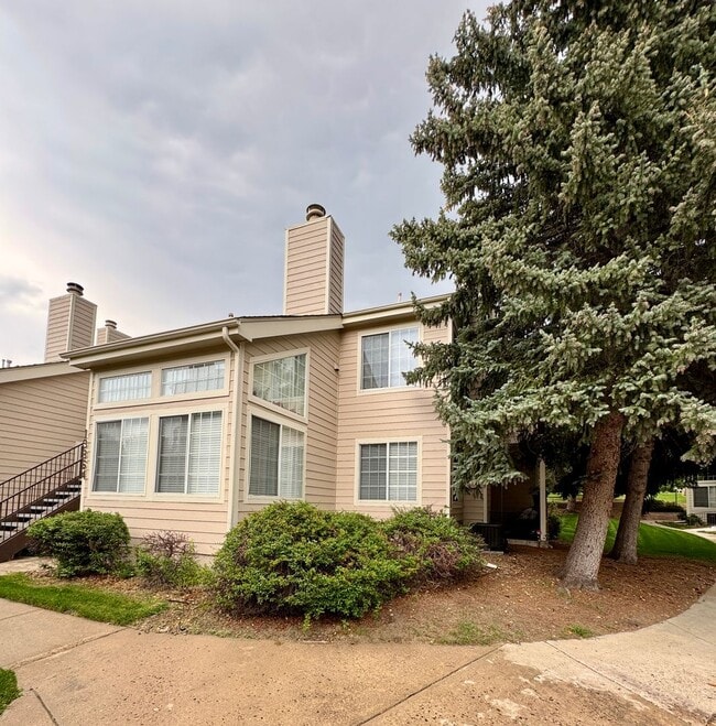 Primary Photo - 2 Bedroom 1 Bath In Aurora Available NOW!!