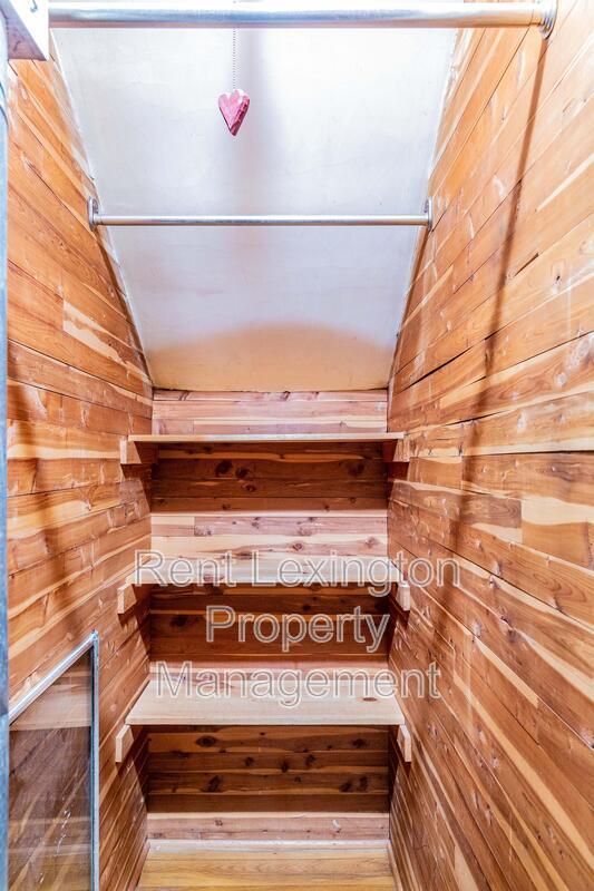 Building Photo - 657 Montclair Dr