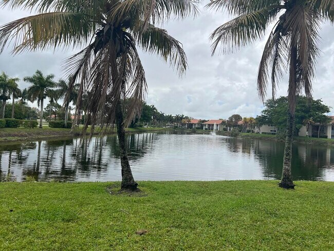 Building Photo - 1453 Lake Crystal Dr