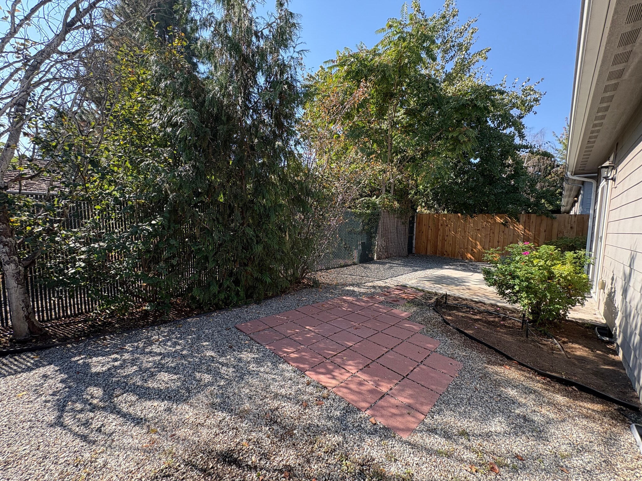 Building Photo - 1419 Springwater Ave