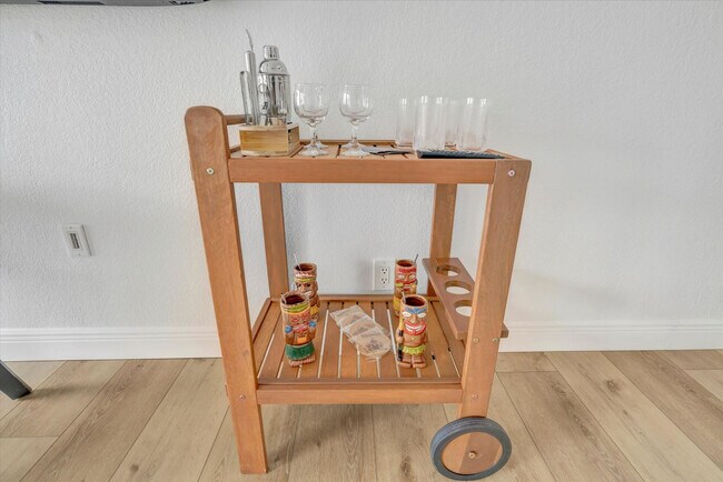 Building Photo - 2506 N Rocky Point Dr