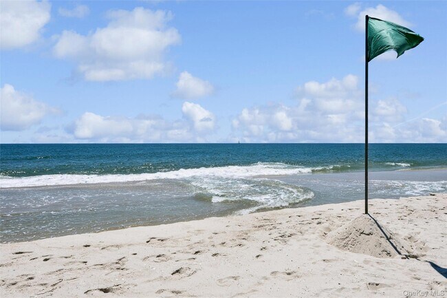 Building Photo - 253 Dune Rd