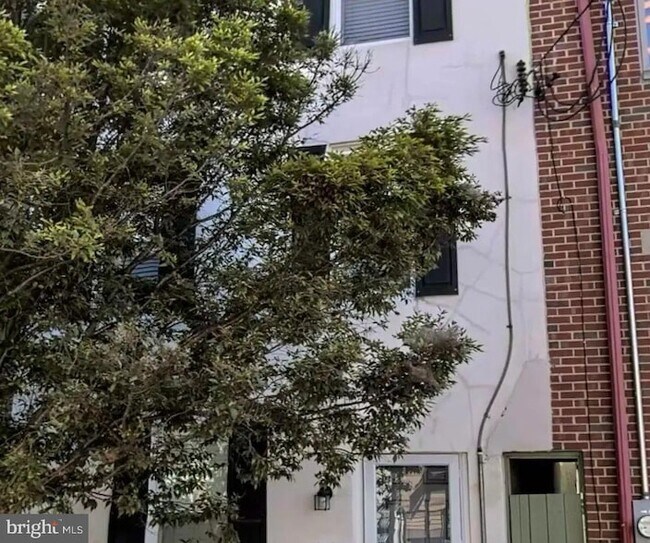Building Photo - 2143 E Sergeant St