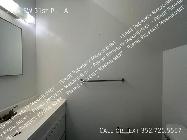 Building Photo - 2614 SW 31st Pl