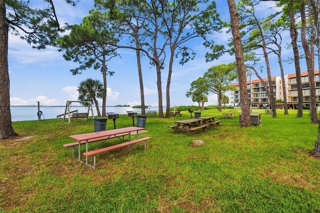 Building Photo - 2700 Bayshore Blvd