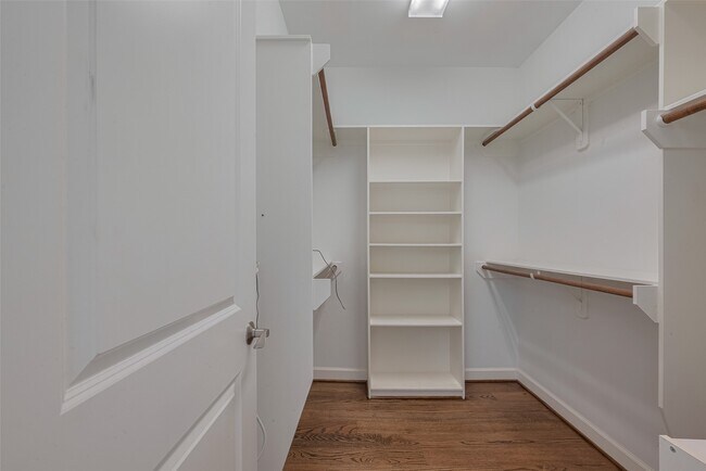 Building Photo - 854 W 20th St