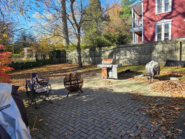 Building Photo - 16 Tilley St