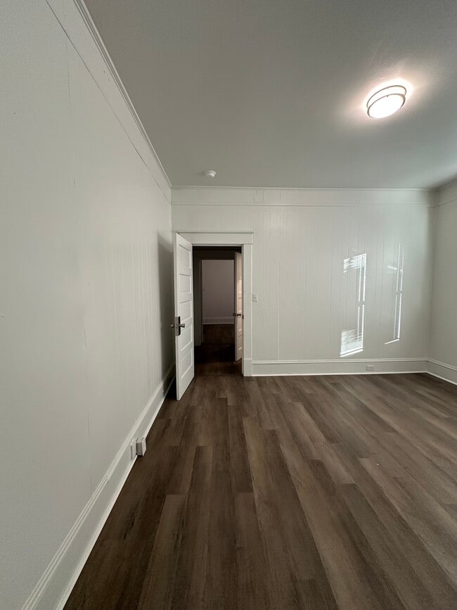 Building Photo - 617 Pender St