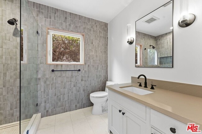 Building Photo - 8833 Ashcroft Ave