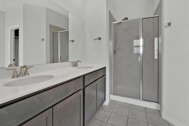 Building Photo - 7505 Paramount Dr