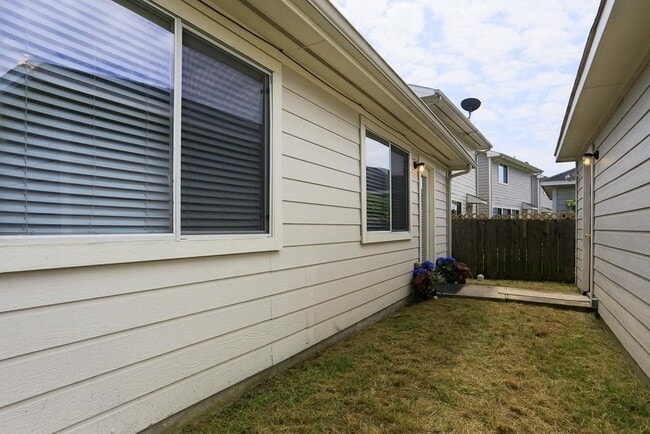 Building Photo - 11915 Sanspereil Dr